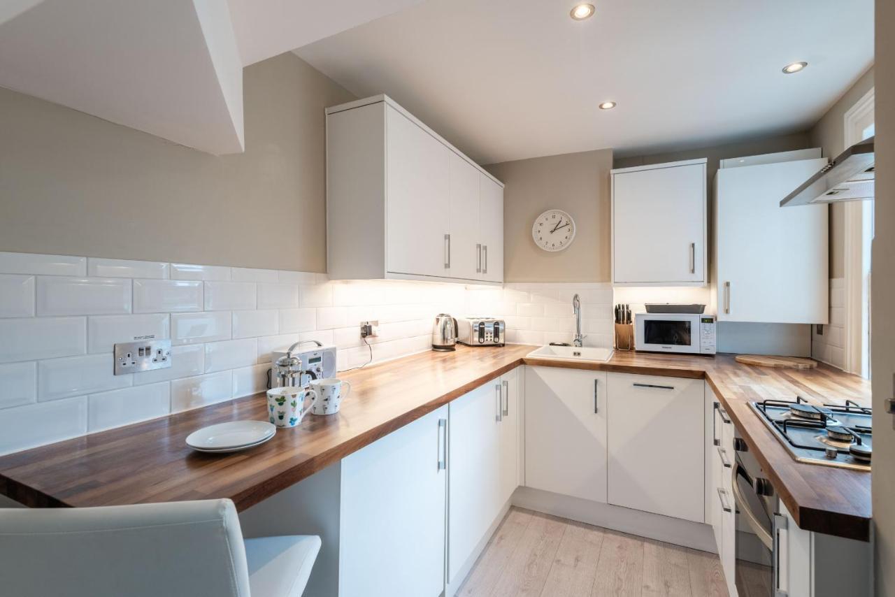 Stylish Fulham Flat With Patio Londra